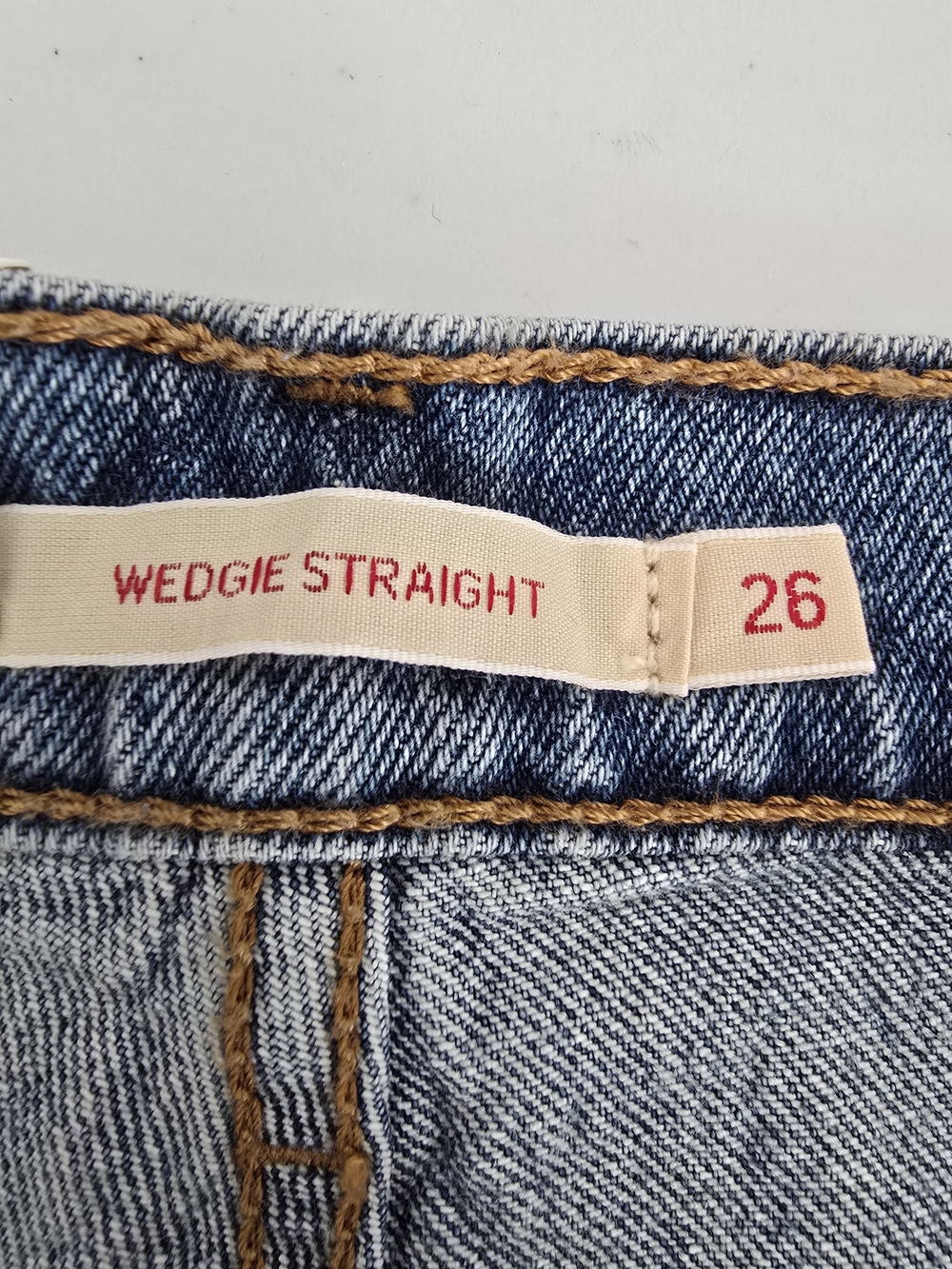 Levis Premium Wedgie Straight Jeans Women  Light Wash NWT - Picture 4 of 10
